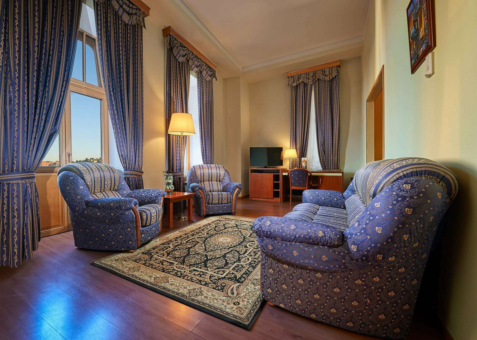 ドストエフスキー ホテル サンクトペテルブルク 部屋 写真